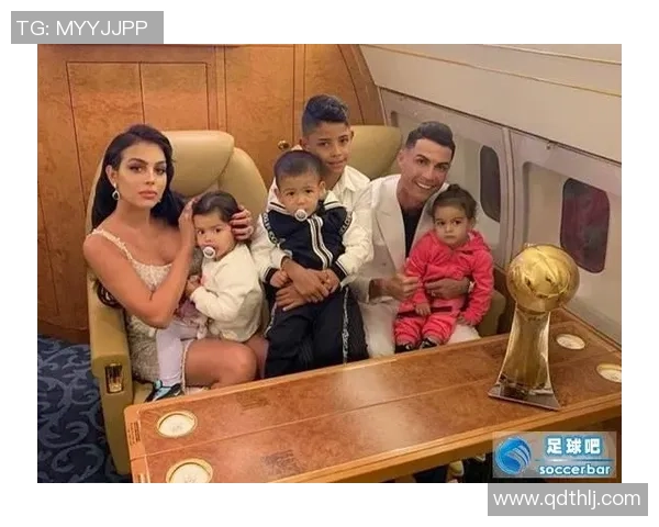 足球明星与小孩亲密互动温馨合影瞬间展现童真与梦想