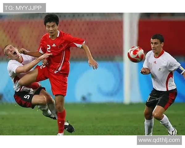 足球明星怒火中烧瞬间集锦揭示赛场背后的情绪与压力